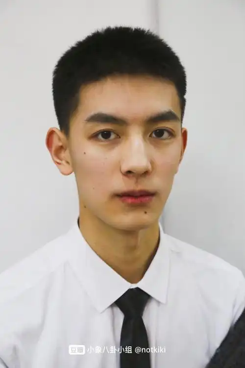 太帅了吧!永远为十八岁少年尖叫//正面照来了//帅哥成绩真不错