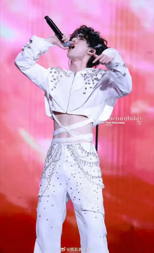 腹肌腹肌  少年好腰@时代少年团-严浩翔#严浩翔