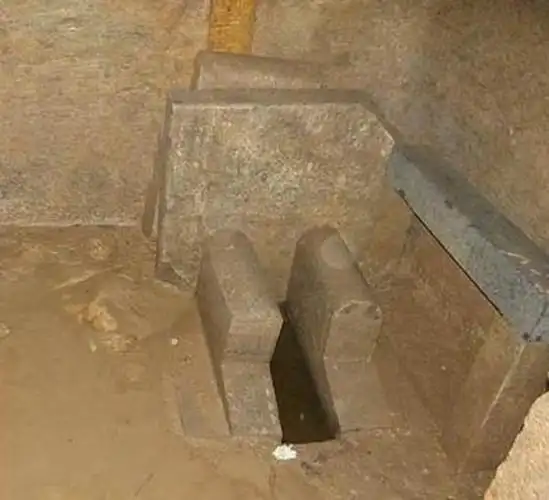 你还记得那些年在农村蹲过的坑吗?