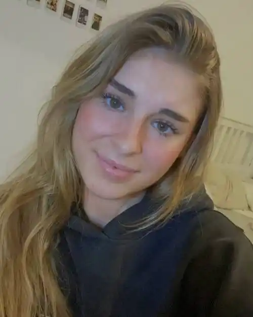 女足颜霸20岁德国边锋布兰德金发高马尾360无死角