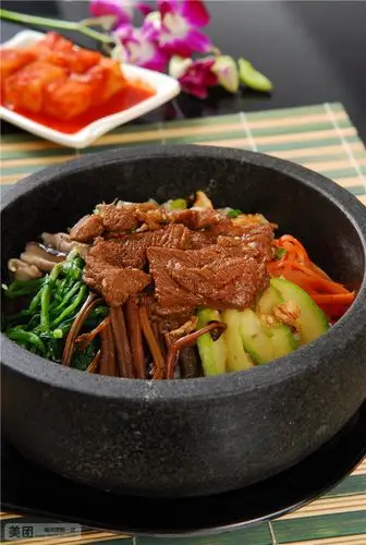 牛肉石锅拌饭