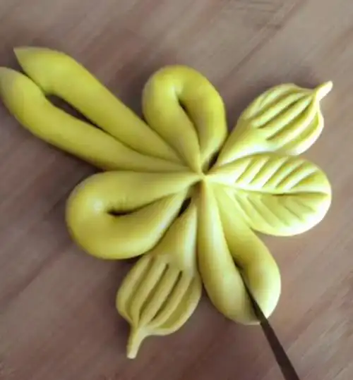 一根面团做花样馒头,用筷子一夹再一压就成型,快来学会露一手吧