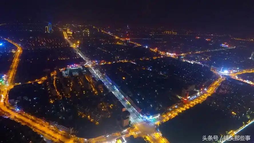 航拍千年古城元宵迷人夜景 灯火璀璨如"星星点灯"