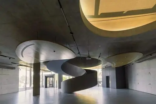 极具艺术张力的解构主义设计