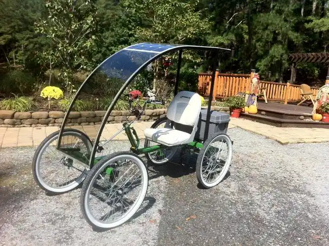 单人太阳能四轮单车