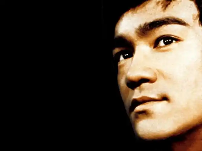 一句敌万句李小龙诞辰80周年人们仍在怀念他