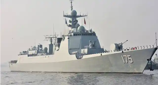 在此次演习中,中国方面出动了南部战区的5艘舰艇和2架直升机,还有六十