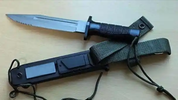 99式伞兵刀第一位中国蛙人部队05式潜水刀不同的军种作战环境不同,若