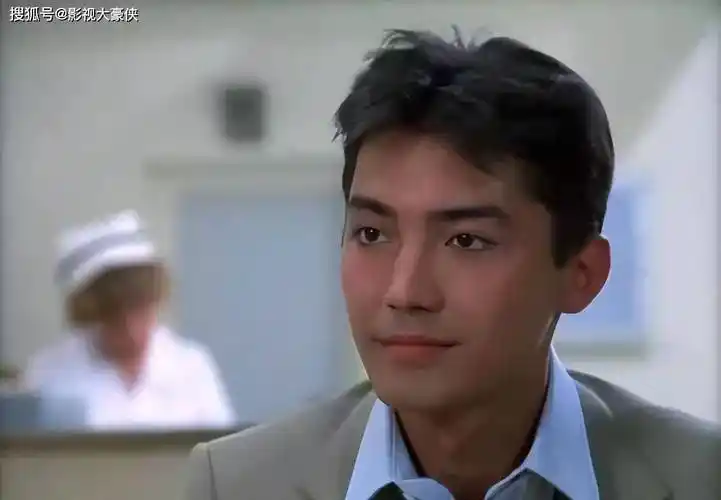 爱过陈冲,让林青霞迷恋的尊龙,为何68岁只有狗和2棵树相伴?