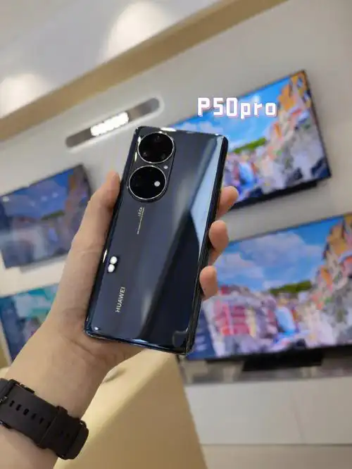 华为最时尚,拍照最好看的旗舰手机p50pro外观:标志性的万象双环设计