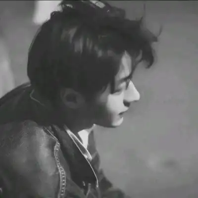 超级丧系的男生头像真人帅气男生真人黑白头像图片