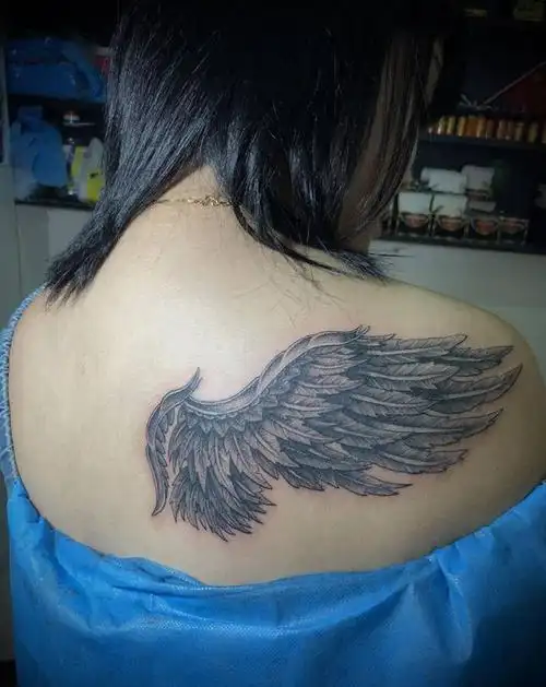 翅膀纹身图片_肩部纹身图案