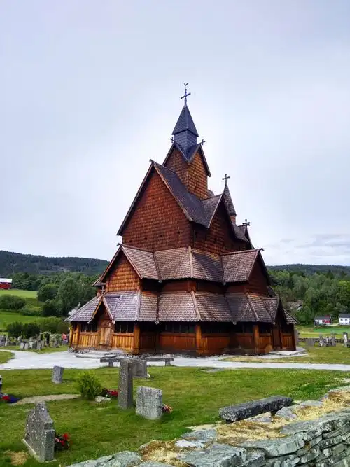全木制的挪威最大的heddal基督教堂