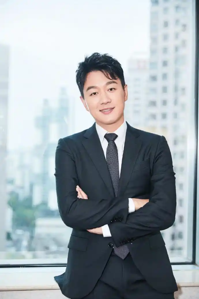 佟大为品牌发布会帅气写真图片