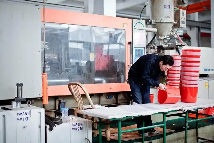 30多年经验的塑料厂 提供并加工模具塑料制品 oem各种配件外壳