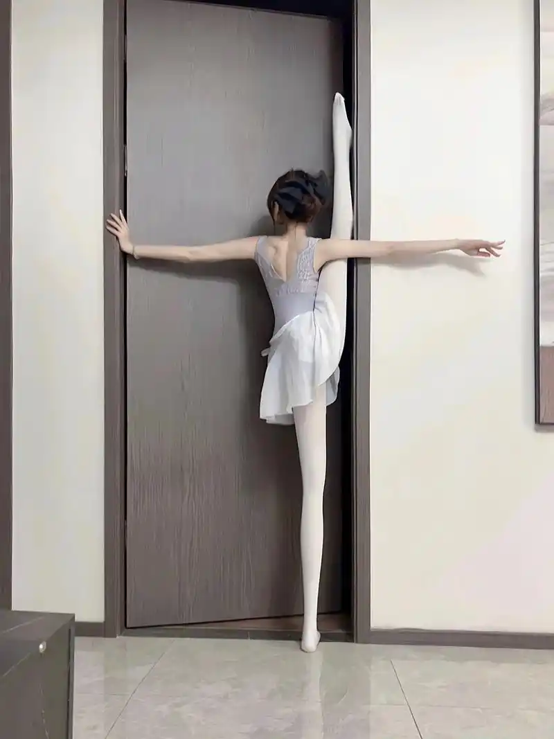 这样练腰真的好看!#一字马 #舞蹈生 #瑜伽女孩 - 抖音