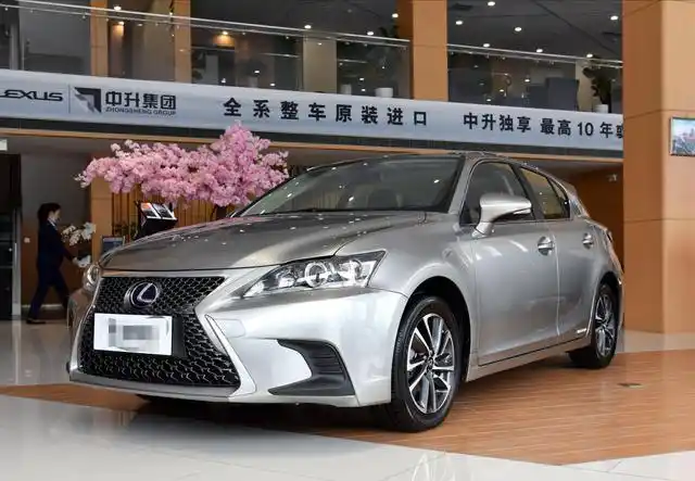 最便宜的雷克萨斯轿车,落地20万,油耗6升,空间与雅阁看齐