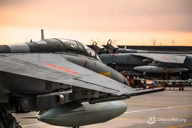 网传西飞曾研发隐身飞豹性能远超歼16是否已经下马