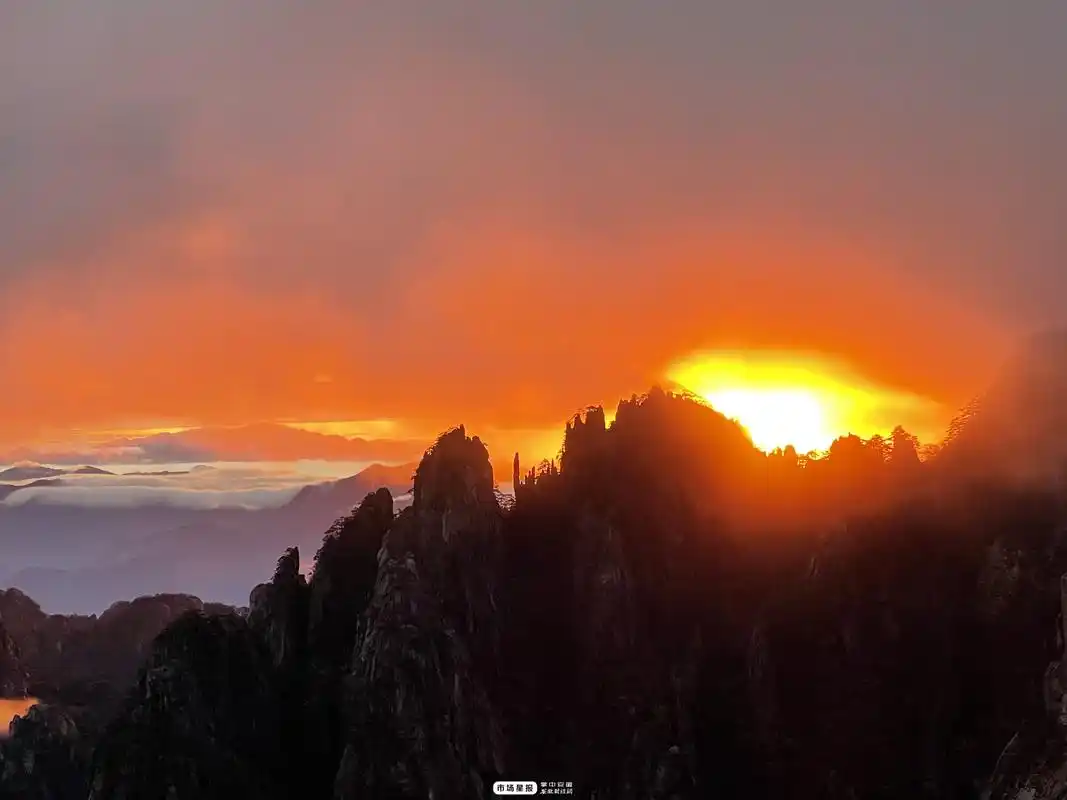大年初一:黄山风景区日出,云海齐上阵