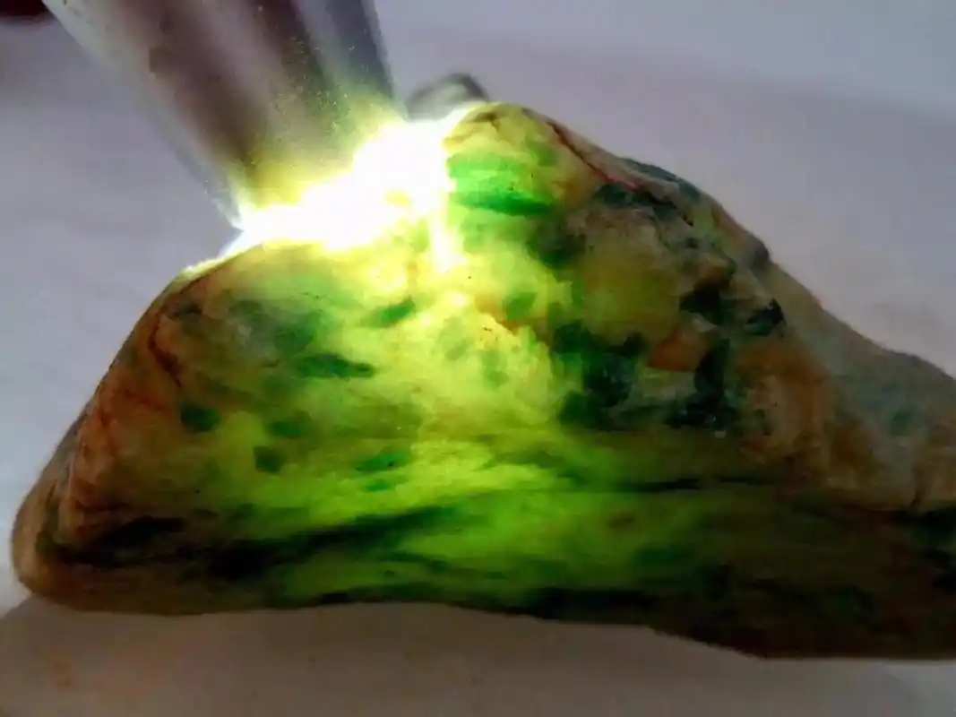 木那翡翠原石出货效果