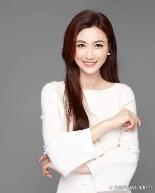 林彬,作为《珠江新闻》的美女主持人,以她活泼张扬的个性和出众的外貌