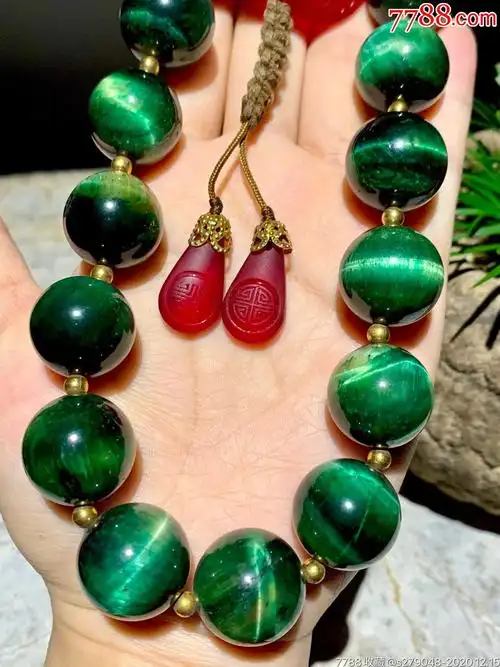 天然绿色猫眼石