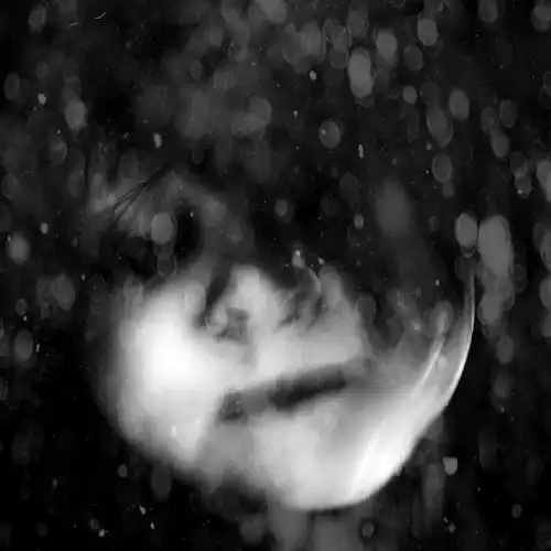 黑白成影欲念成魔