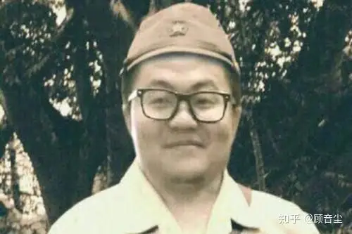 "又是一年春草绿,孙笑川徘徊在新津街头.