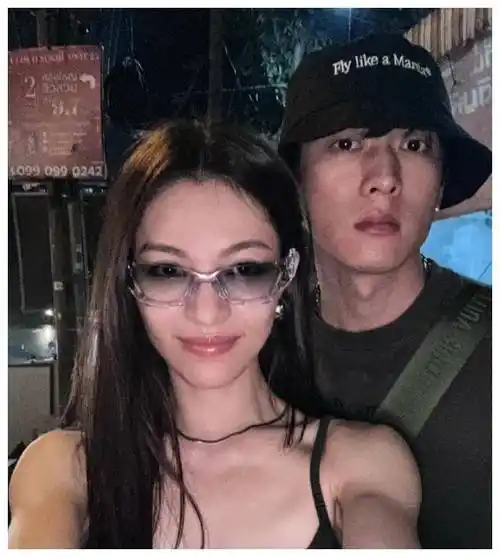 女神钟楚曦正式公布恋情!与男友晒甜蜜照片,秀恩爱满满!