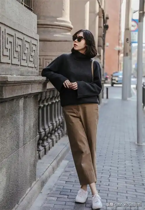 卡其色裤子搭配什么颜色上衣好看(今年流行的卡其裤怎么搭)(17)
