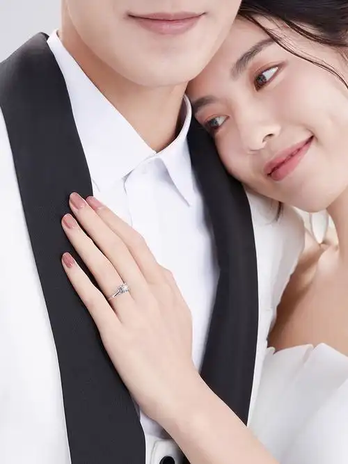 李易峰同款六福珠宝结婚对戒光影密语18k钻石戒指钻戒女wd31797a