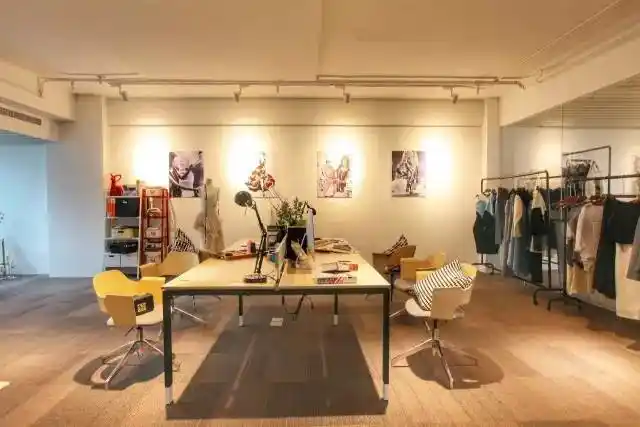 这个写字楼把服装定制工作室搬进了样板间!