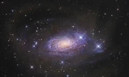 向日葵星系之谜竟可以恐怖吞噬其它小星系