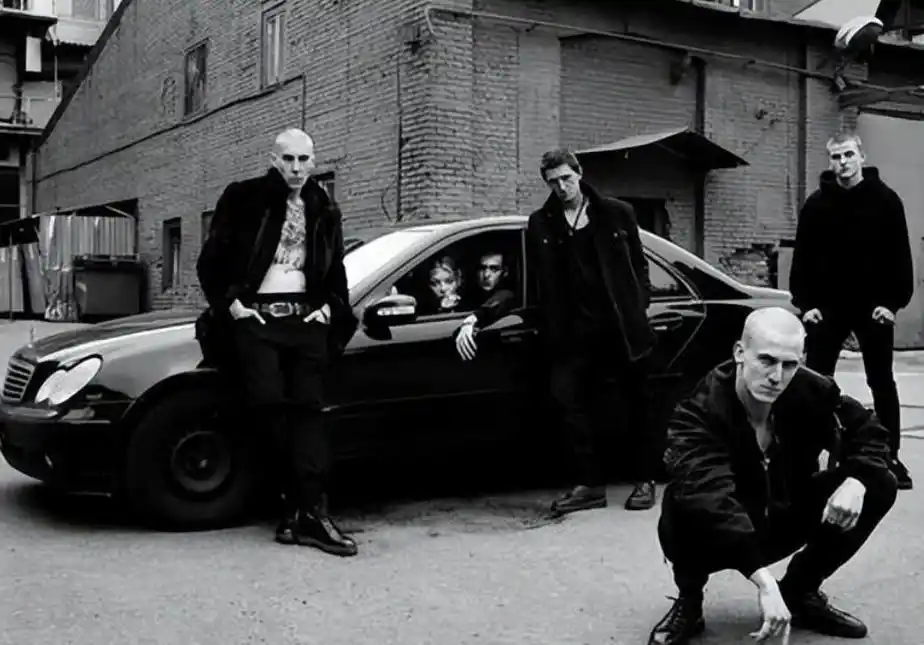 俄罗斯黑帮有多黑?当街抢劫列宁,偷勋宗女儿的胸针,还贩卖导弹