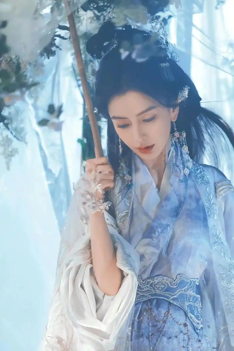 angelababy清冷感中秋古装.流口水啊啊啊啊啊#杨颖古 - 抖音