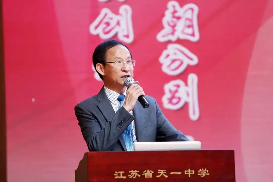 今天,天一中学校长沈茂德在2018高三毕业典礼上几度哽咽落泪,原因竟是