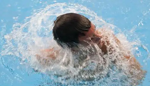 图文北京跳水系列赛戴利甩掉头上的水花