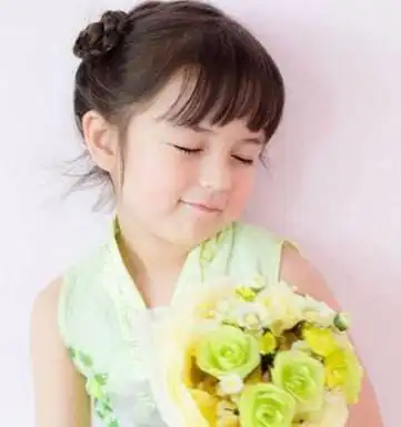 4至5岁小女孩中长直发扎发设计!