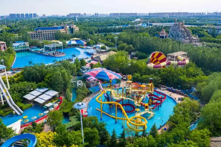 郑州方特水上乐园迎来首批体验官数千名游客开启夏日水上狂欢