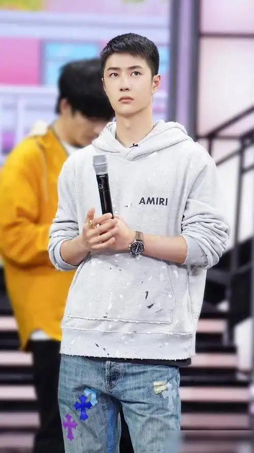 演员王一博帅气英俊潮流时尚来看帅照