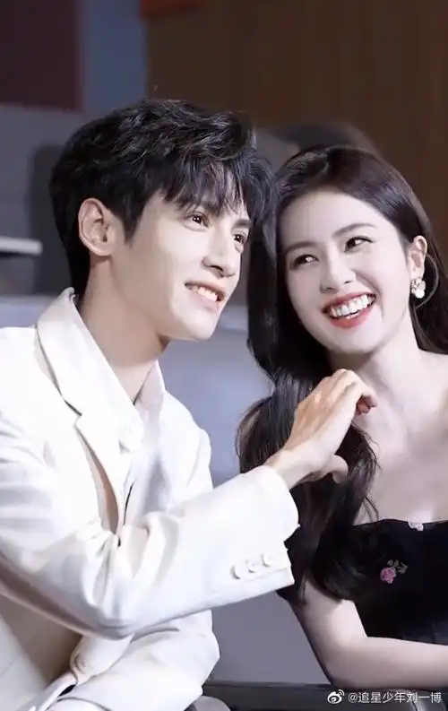 罗云熙白鹿比心合照花絮