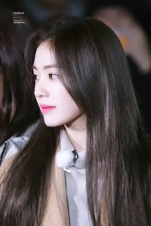 神仙颜值小姐姐裴珠泫