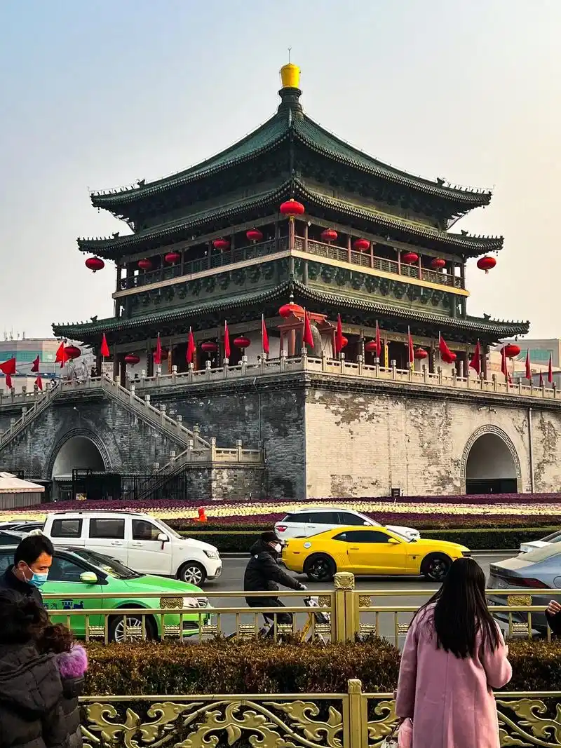 西安的街头已出现浓浓的年味儿#西安 #摄影 #我的摄影日记  - 抖音