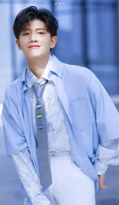 任嘉伦已婚少年感扛把子和最新八卦,好看又好笑_杨洋_谭松韵_团队