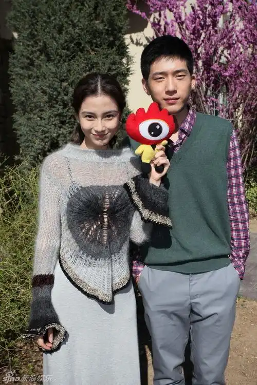 高清图:《全球热恋》探班 baby与井柏然拍吻戏_高清图集_新浪网