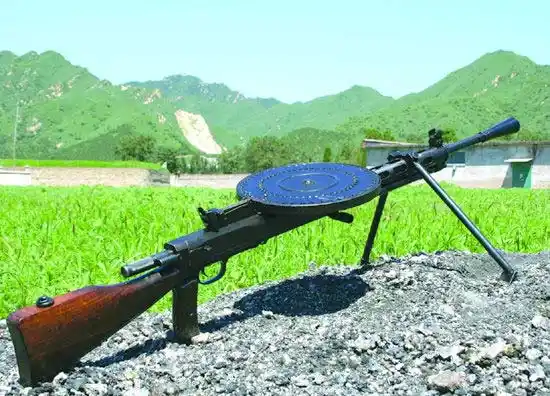 当年解放军装备的53式轻机枪