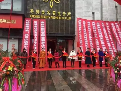 这家美容店开业生意火爆,他们采取什么营销方案?