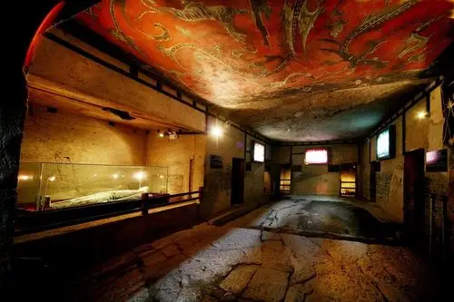 穿岩辟地宫石陵撼世人