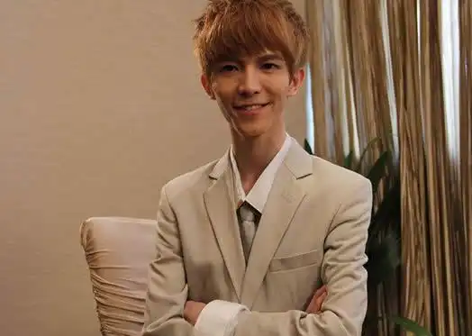 郭敬明如今已经是37岁了,正常来说这个年纪早已是到了谈婚论嫁的时候