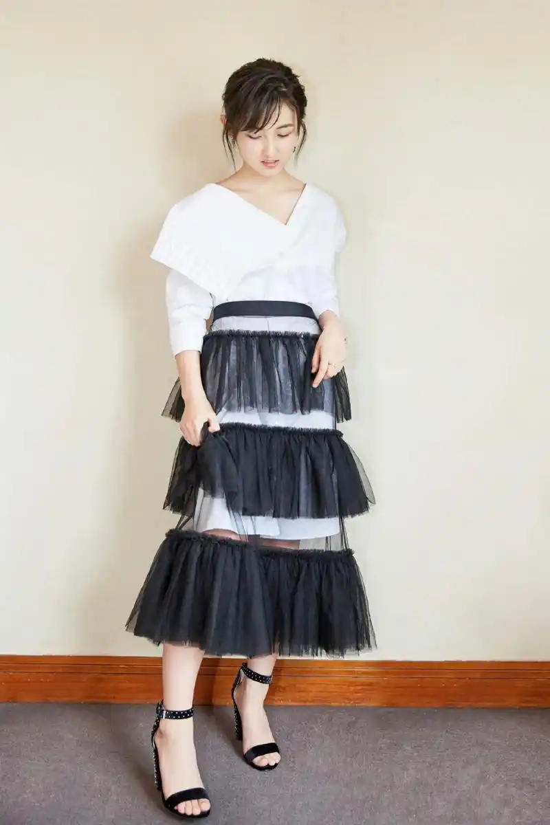 张子枫 黑色高跟凉鞋 [爱你]